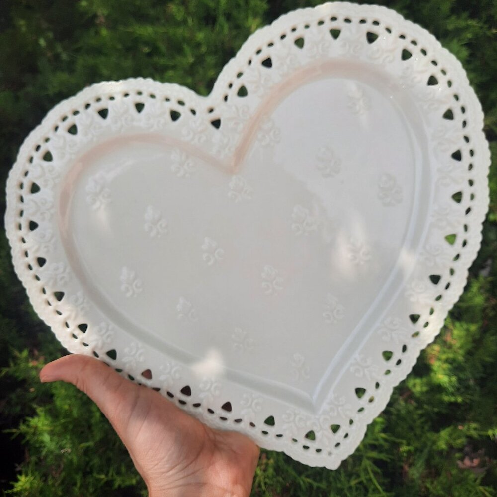 EUC Sky Mcghie Creamy Lace Heart Plate Platter 12" Fine Porcelain White STUNNING